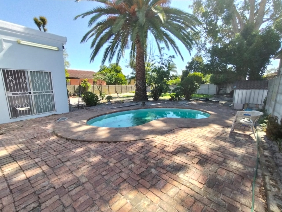 To Let 3 Bedroom Property for Rent in Loucharmante Western Cape